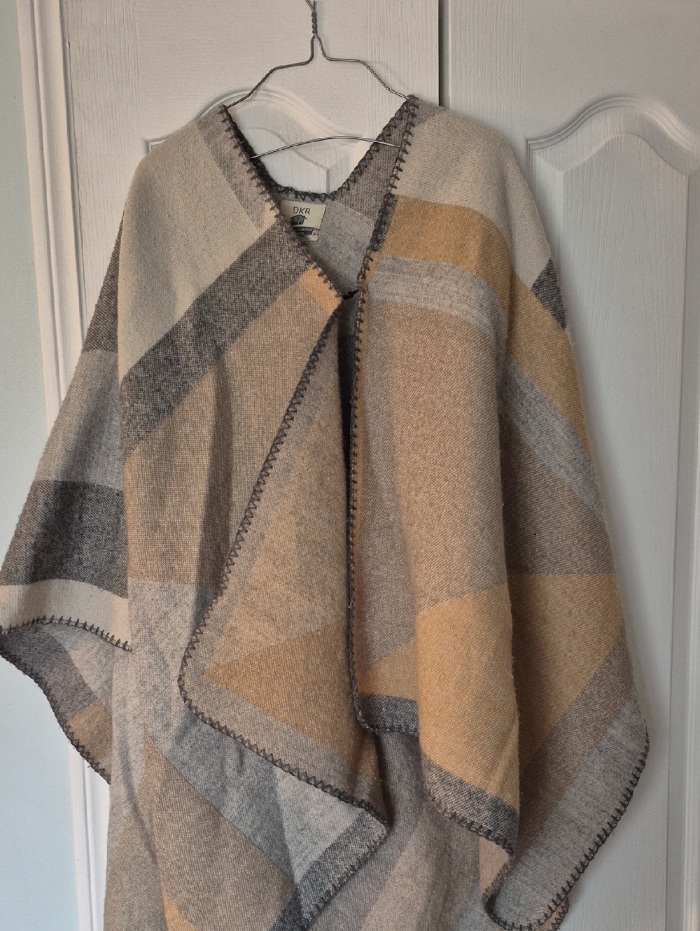 Women's DKR Neutral Plaid Wrap Poncho - Beige & Gray